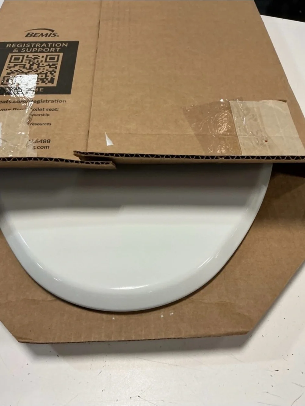 Mayfair toilet seat brushed gold hinges, elongated